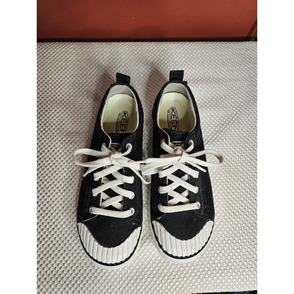 KEEN Elsa Canvas Low-Top Sneakers Black White Women's Size 7 Style 1017144